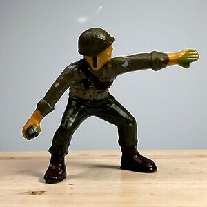 Vintage American WWII Pacific Plastic Soldier Figure Collectible Toy (Marx?)